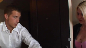 Mature Angela Attison squirt in bath