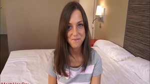 Teen chick Foxy Di expose natural boobs