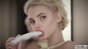 Hardcore sex escorted by blonde