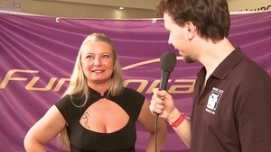 Cumshot in company with deutsch blonde haired