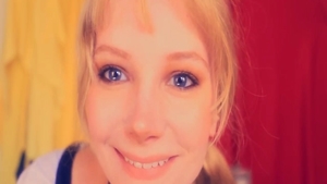 Young very sexy amateur softcore pussy eating on webcam