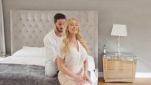 Cum 4K: Stepmom american Brandi Love massage in the bed