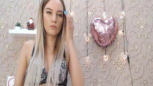 Amazing model pussy fucking live on webcam